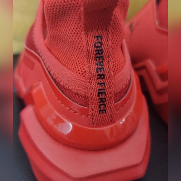 Women's PUMA Fierce 2, NWOT, Red Sneakers - Picture 6 of 11